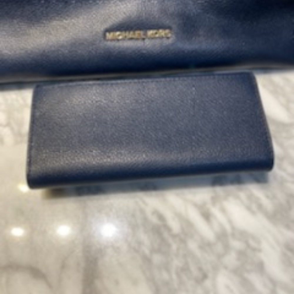 Michael kors shoulder bag and wallet - Picture 5 of 9